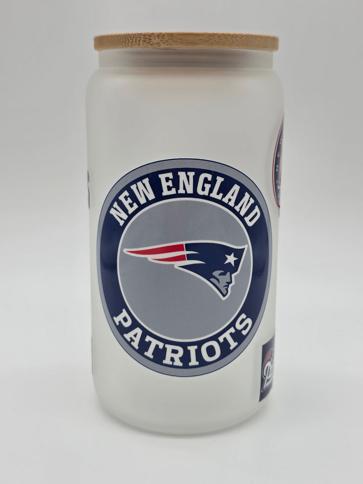 New England Patriots Frosted Glass Can with Bamboo Lid | Football Fan Tumbler Cup | Sports Drink Glass for Game Day | Gift for Patriots Fans