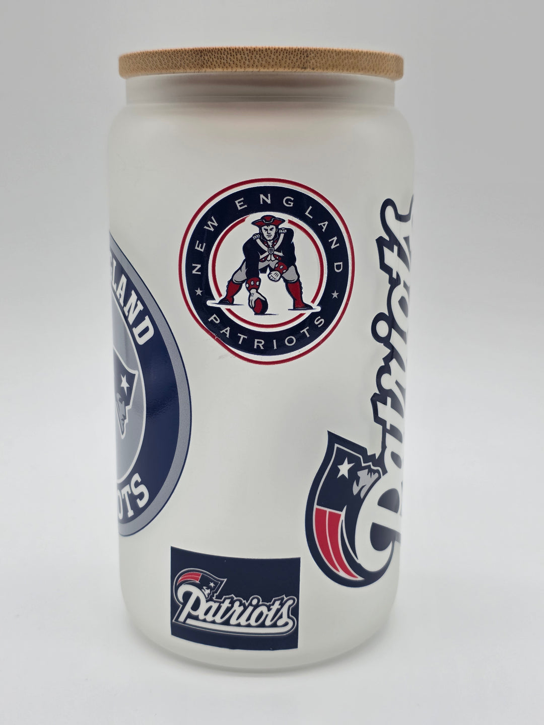 New England Patriots Frosted Glass Can with Bamboo Lid | Football Fan Tumbler Cup | Sports Drink Glass for Game Day | Gift for Patriots Fans