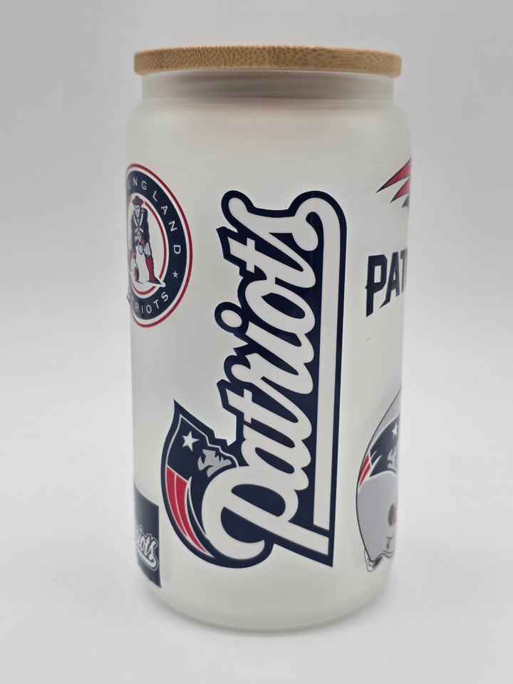 New England Patriots Frosted Glass Can with Bamboo Lid | Football Fan Tumbler Cup | Sports Drink Glass for Game Day | Gift for Patriots Fans