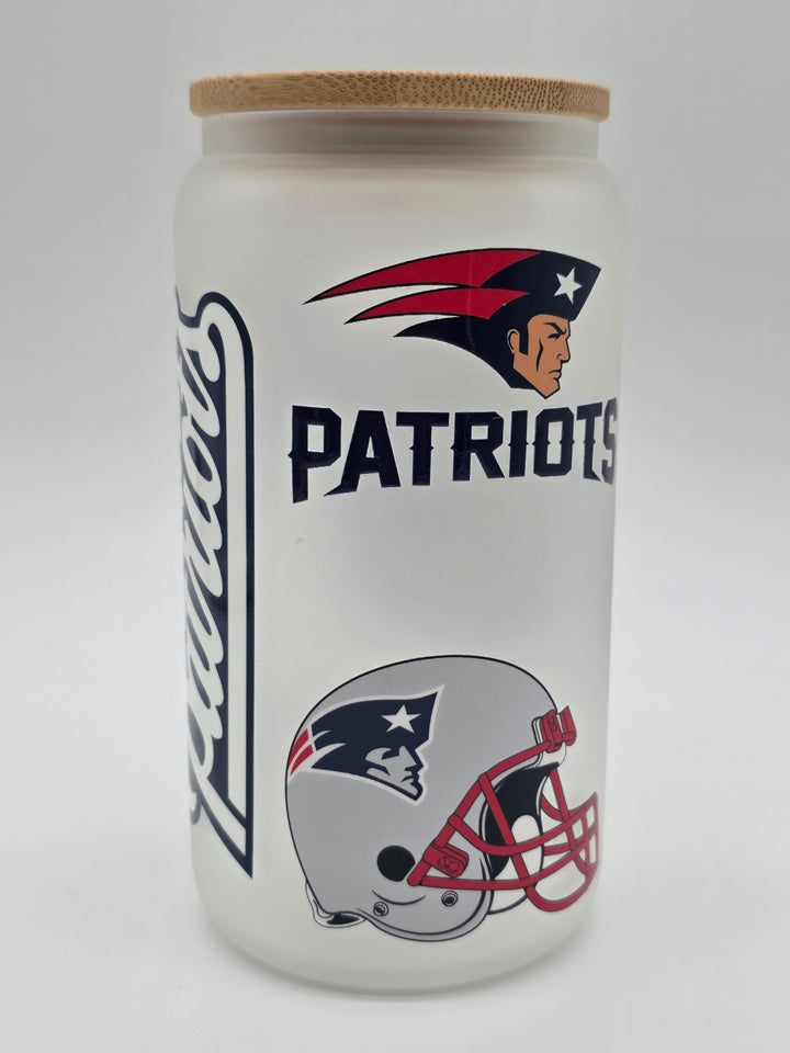 New England Patriots Frosted Glass Can with Bamboo Lid | Football Fan Tumbler Cup | Sports Drink Glass for Game Day | Gift for Patriots Fans