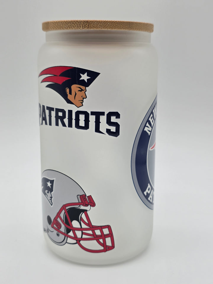 New England Patriots Frosted Glass Can with Bamboo Lid | Football Fan Tumbler Cup | Sports Drink Glass for Game Day | Gift for Patriots Fans